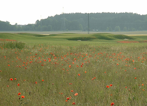 Gegenwärtig im Bau: die 9-Loch-Golfanlage in München-Germering, westlich von München; die Driving Range mit Rasenabschlägen ist bereits eröffnet worden; 3 Bahnen sind bereit zur Eröffnung; der gesamte neue 9-Lochplatz wird bald fertig sein.