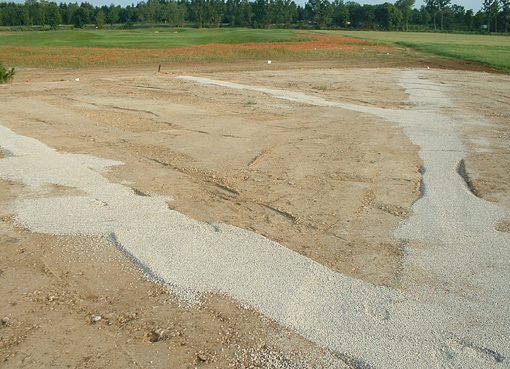 Gegenwärtig im Bau: die 9-Loch-Golfanlage in München-Germering, westlich von München; die Driving Range mit Rasenabschlägen ist bereits eröffnet worden; 3 Bahnen sind bereit zur Eröffnung; der gesamte neue 9-Lochplatz wird bald fertig sein.