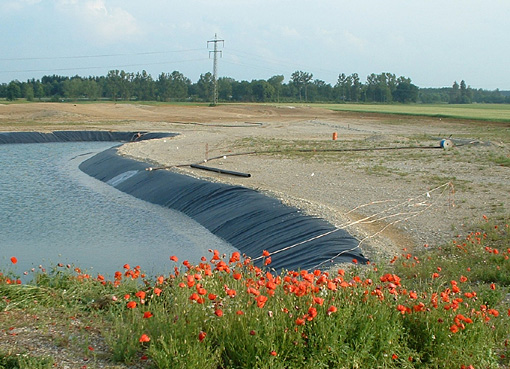 Gegenwärtig im Bau: die 9-Loch-Golfanlage in München-Germering, westlich von München; die Driving Range mit Rasenabschlägen ist bereits eröffnet worden; 3 Bahnen sind bereit zur Eröffnung; der gesamte neue 9-Lochplatz wird bald fertig sein.