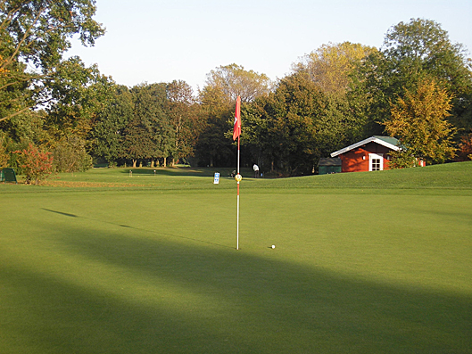 GOLFPLATZBAU Brehmer + Kooistra GmbH führt alle anfallenden Arbeiten mit einem eingespielten Team aus.