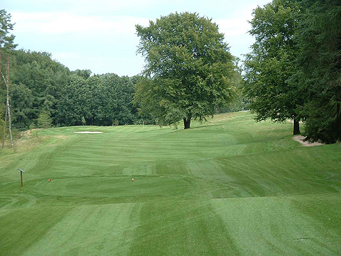 Der Hamburger Land- und Golf-Club Hittfeld e.V. konnte im Sommer 2005 nach einjähriger Umbauzeit wieder zum Spiel eröffnet werden ... und ca. 60.000 Kubikmeter Erde hatten in nur 2 Monaten dabei ihren Platz gewechselt ...