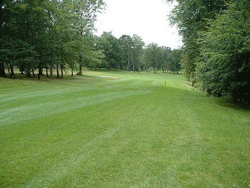 Der Hamburger Land- und Golf-Club Hittfeld e.V. konnte im Sommer 2005 nach einjähriger Umbauzeit wieder zum Spiel eröffnet werden ... und ca. 60.000 Kubikmeter Erde hatten in nur 2 Monaten dabei ihren Platz gewechselt ...